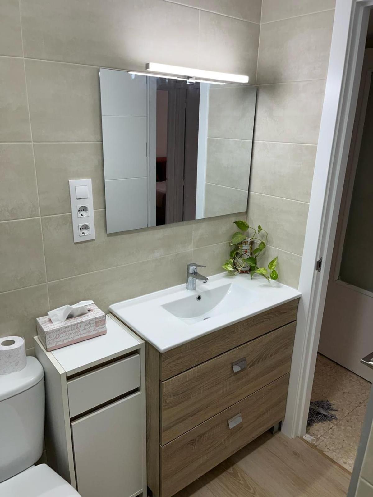 Cozy Apartment Next To Center Sevilla Bagian luar foto