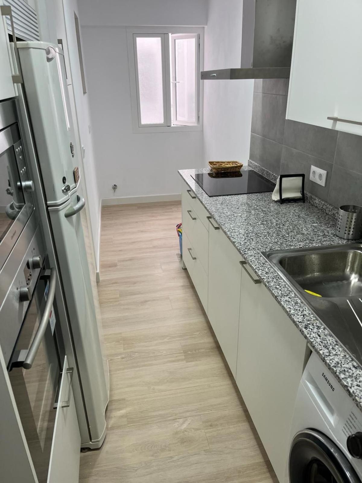Cozy Apartment Next To Center Sevilla Bagian luar foto