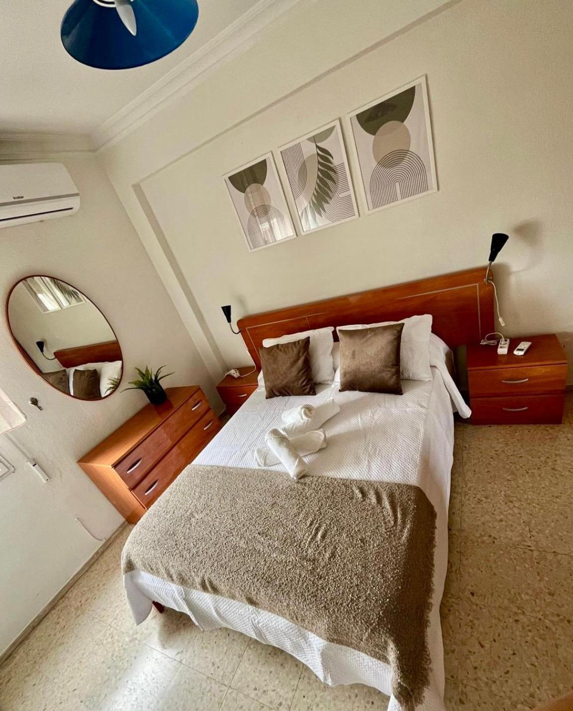Cozy Apartment Next To Center Sevilla Bagian luar foto