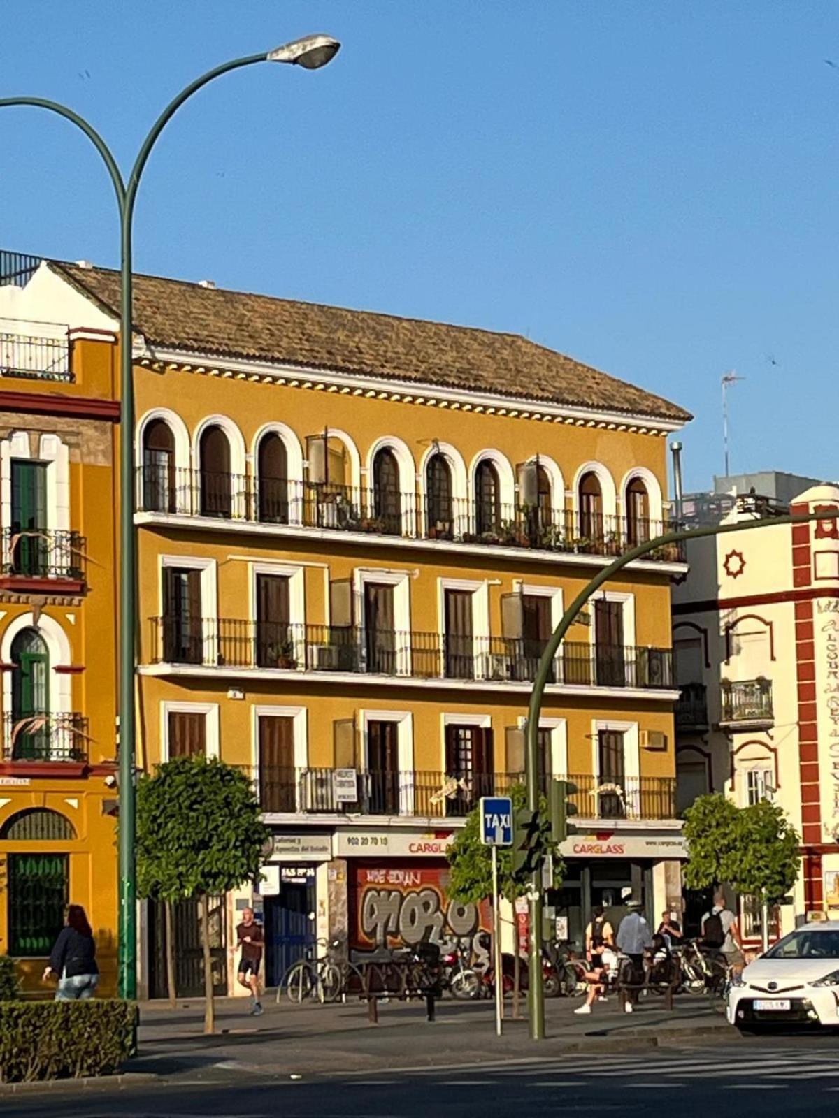 Cozy Apartment Next To Center Sevilla Bagian luar foto
