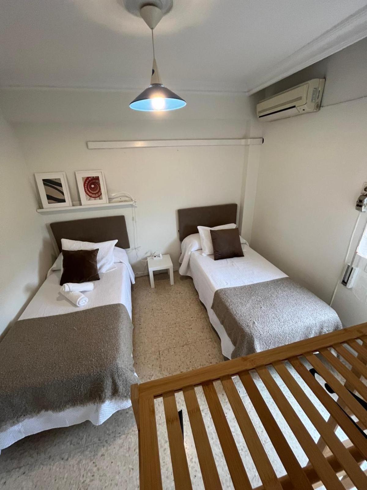 Cozy Apartment Next To Center Sevilla Bagian luar foto